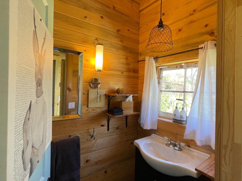 RR Private Vanity & Shower